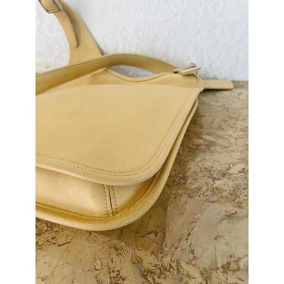 Very rare Coach ivory/butter Leather Hippie Slim asymmetrical shoulder bag #9404 - Picture 8 of 10